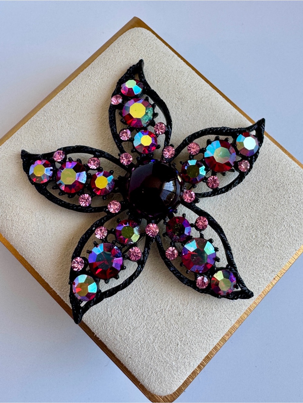VTG Signed WIESS Black Japanned Red AB Rhinestone Star Flower Brooch Pin